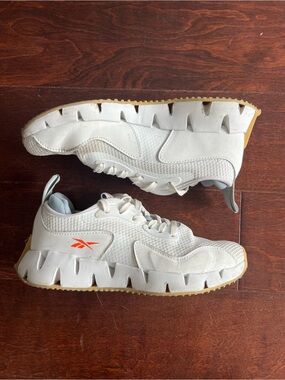Reebok White Sneakers with Gum Outsole (Women Size 6)